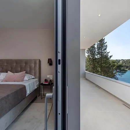 Gorgeous In With Kitchen Holiday home *