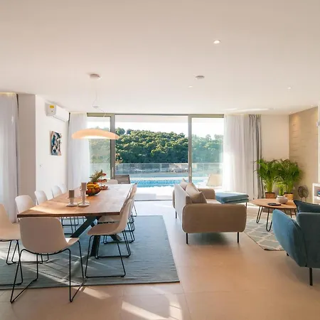 Gorgeous In With Kitchen Holiday home