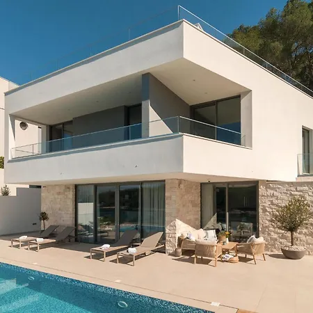 Holiday home Gorgeous In With Kitchen Splitska