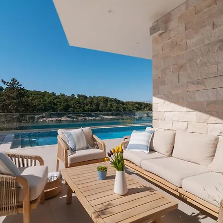 Gorgeous In With Kitchen Holiday home