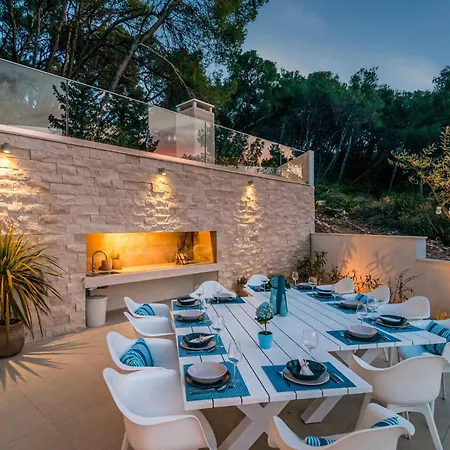 Gorgeous In With Kitchen Holiday home Splitska