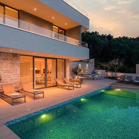 Awesome In With Sauna Splitska